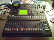 For sale; Yamaha 01V, Gibson 2010 Les Paul, Numark NS7 DJ Turntabel